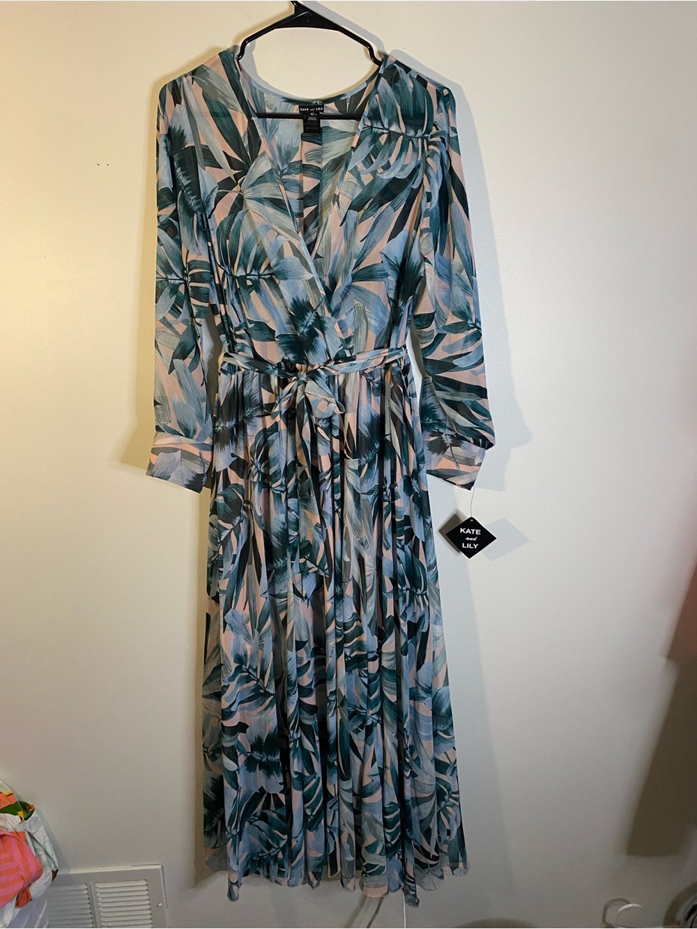Kate & Lily Green Leaf-Print Long Sleeve Wrap Dress